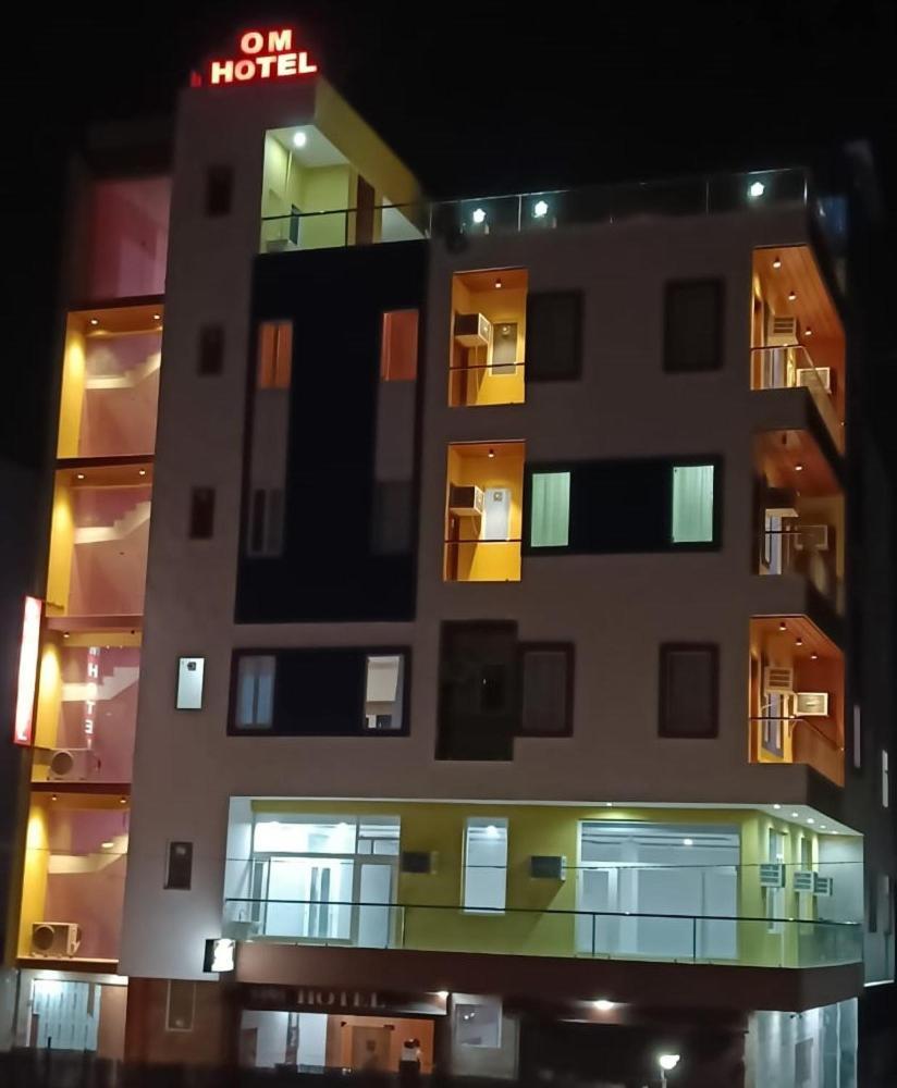 Om Hotel Rohtak Kültér fotó