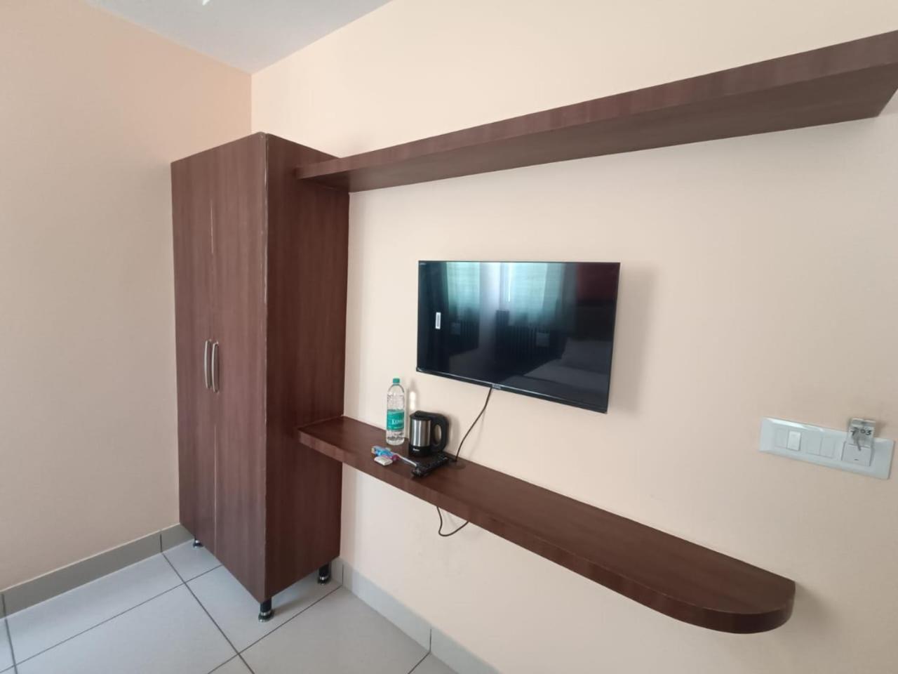 Om Hotel Rohtak Kültér fotó